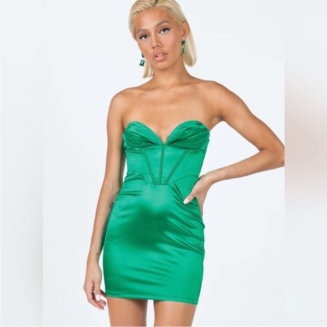 ### Product Description: Turn Heads And Make A Statement With This Vibrant Green Mini Dress From Princess Polly. Designed To Accentuate Your Curves, This Strapless Dress Features A Sweetheart Neckline And Structured Bodice That Provides A Flattering Fit And A Touch Of Sophistication. The Sleek, Body-Hugging Silhouette Ensures You Stand Out At Any Event, Whether It's A Night Out With Friends Or A Special Celebration. Crafted From A Silky-Smooth Fabric, This Mini Dress Offers A Luxurious Feel Agai Party Dress Night, Pink Plaid Dress, Princess Polly Dress, Cute Floral Dresses, Dress Night Out, Hugging Silhouette, Corset Bustier, Polly Dress, Green Mini Dress