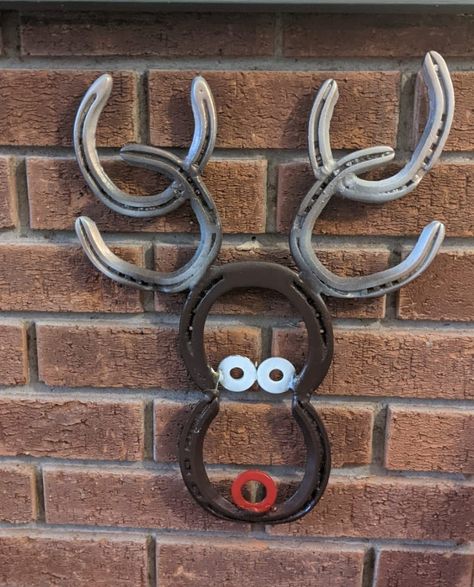 Reindeer made from 6 used horseshoes Horse Shoe Crafts Diy Welding Projects, Christmas Horseshoe Crafts, Horshoe Crafts, Christmas Welding Projects, Horseshoe Reindeer, Horse Shoes Crafts, Horseshoe Welding Projects, Horseshoe Animals, Metal Welding Projects