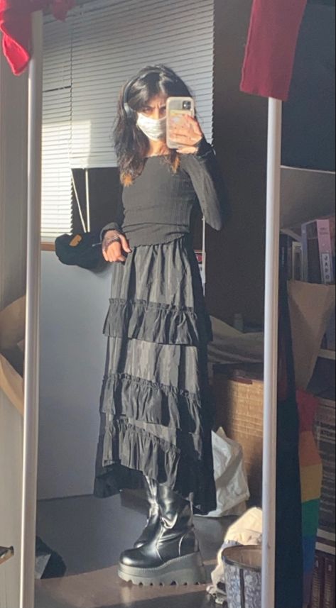 Maxi Skirt Outfit Alternative, Grunge Outfits With Long Skirt, Long Skirt Outfits Alt, Alt Long Skirt Outfits, Long Skirt Alternative Outfits, Long Skirt Grunge Outfits, Long Grunge Skirt, Black Long Skirt Outfit Aesthetic, Black Skirt Grunge