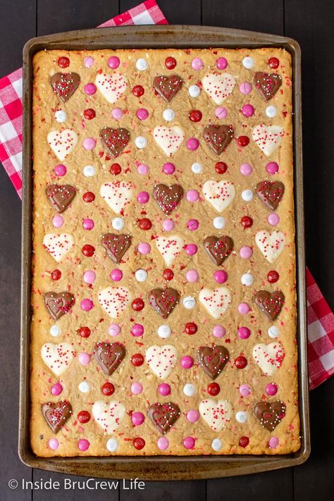 Butter Cookie Bars, Peanut Butter Cookie Bars, Valentines Party Food, Valentines Recipes, Valentines Recipes Desserts, Valentine Food, Valentines Snacks, Pastel Cupcakes, Easy Peanut Butter Cookies