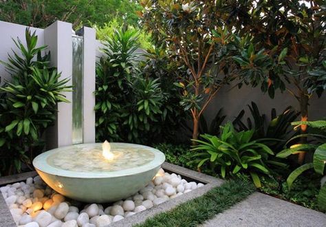 outdoor beach landscaping | ... small backyard ideas blending beach pebbles with contemporary style Small Japanese Garden, Taman Air, Garden Water Feature, Small Courtyard Gardens, Courtyard Gardens Design, Backyard Water Feature, Japanese Garden Design, Outdoor Fountain, Secret Gardens