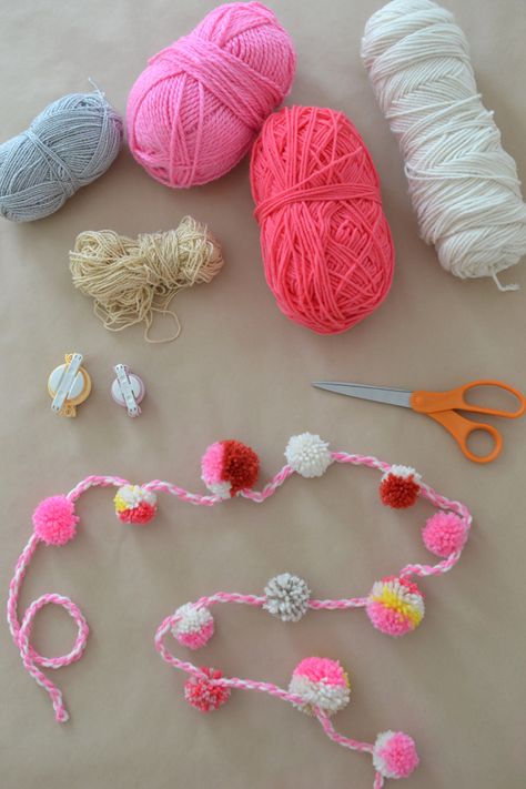 handmade pom-pom garland Anthropologie style Pom Pom Ideas, Pom Pom Mobile, Diy Pom Poms, Pom Crafts, Pom Pom Maker, Diy Pom Pom, Pom Garland, Pom Pom Crafts, Pom Pom Garland