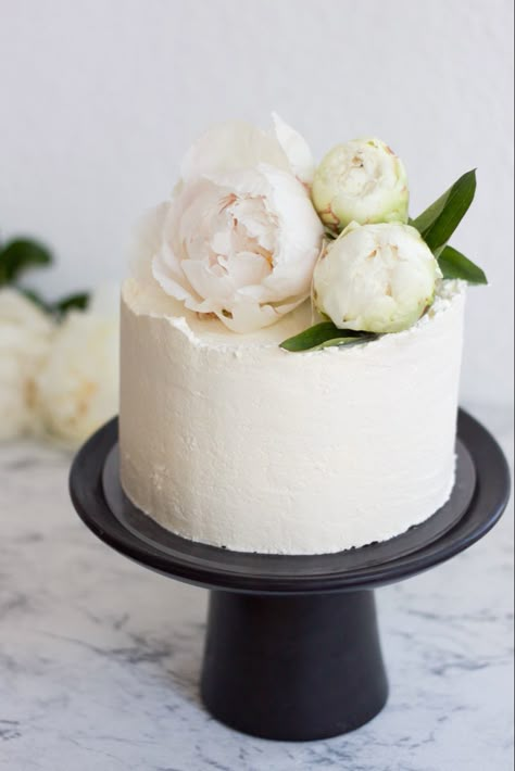 White Peony Wedding Cake, Wedding Cake Peony, Wedding Cake Ranunculus, One Teir Wedding Cake, Wedding Cake With Peonies, Cake With Peonies, Cake With Peaches, Peony Wedding Cake, Elopement Cake