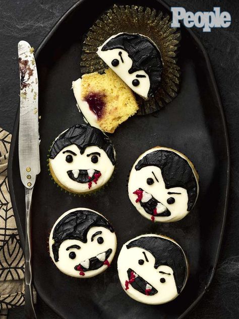 Buddy Valastro's ‘Dracula’ Jam-Filled Cupcakes Recipe Dracula Cupcakes, Simple Halloween Recipes, Dracula Party, Vampire Cupcakes, Easy Halloween Treats, Peanut Butter Hot Chocolate, Cake Batter Cookies, Cute Halloween Treats, Buddy Valastro