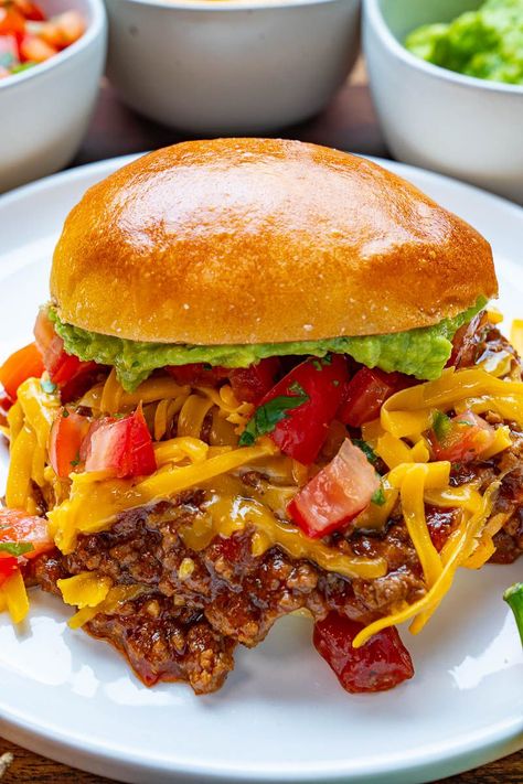 Taco Sloppy Joes Taco Sloppy Joes, Taco Sandwich, Taco Joes, Healthy Delicious Dinner, Taco Burger, Burger Bites, Closet Cooking, Beef Sauce, Sloppy Joe