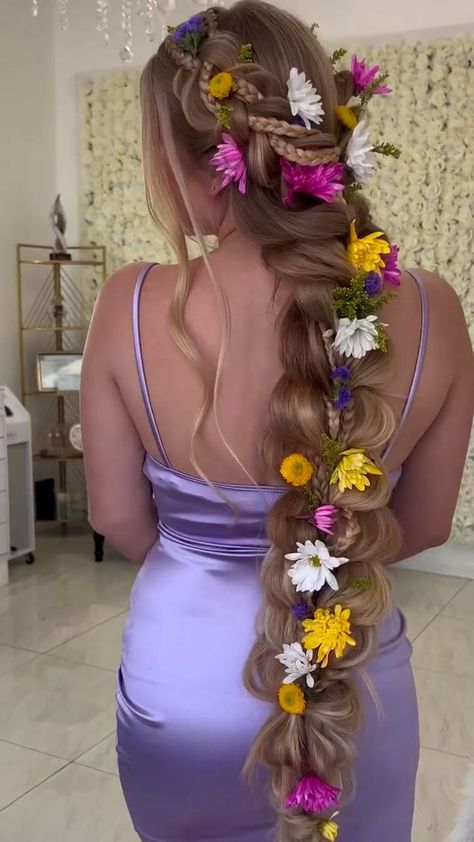 The envy-inducing Rapunzel hairstyle is here! 🌸💛 | hairstyle | The envy-inducing Rapunzel hairstyle is here! 🌸💛 | By MetDaan Hairstyles Tangled Prom, Rapunzel Hairstyle, Rapunzel Wedding Theme, Rapunzel Braid, Pony Ideas, Rapunzel Wedding, Tangled Wedding, Rapunzel Birthday Party, Rapunzel Costume