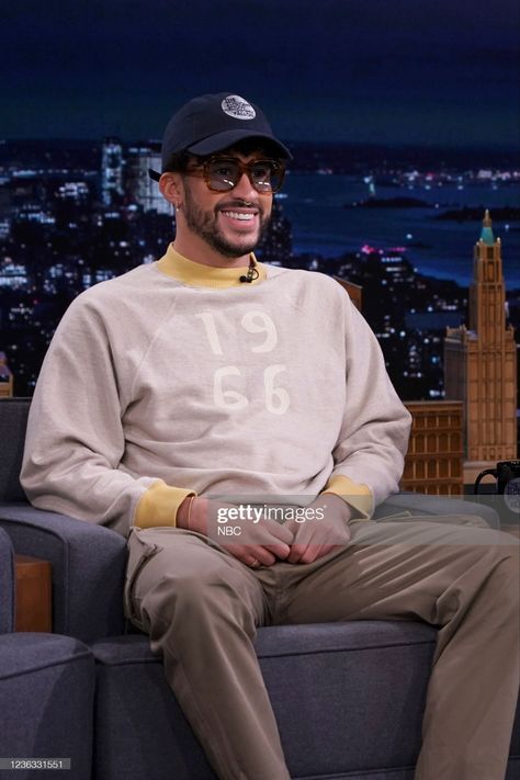 Outfit from The Today Show Bad Bunny Bad Bunny Fashion Style, Bad Bunny Style Outfits, Bad Bunny Outfits, Bad Bunny New Album Cover, Bunny Outfits, Bunny Fashion, Bunny Wallpaper, The Tonight Show, Bunny Outfit