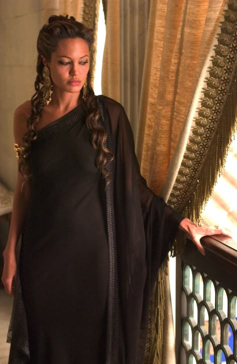 Angelina Jolie Angelina Jolie Alexander, Alexander Film, Angelina Jolie Style, Angelina Jolie Photos, Jolie Pitt, Alexander The Great, Jolie Photo, Greek Goddess, Angelina Jolie