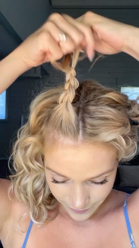 Pool Day Braids, Girls Pool Hairstyles, Hairstyles For Pool Party, Hair Styles For Pool Party, Hair Stayl For Girl, Pool Hair Styles, Hair For Pool Day Summer, Curly Hair Pool Hairstyles, Curly Hair Pool Styles