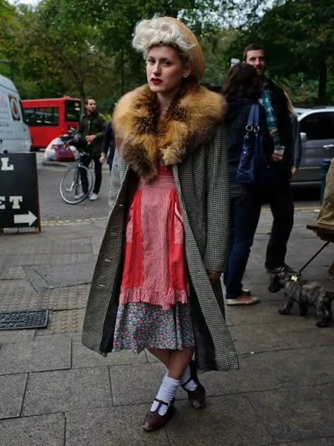 Germany Street Style, Anti Fashion Aesthetic, Eccentric Style, Anti Fashion, Fashion Moments, Quirky Fashion, London Street Style, Upcycled Clothing, Eternal Sunshine