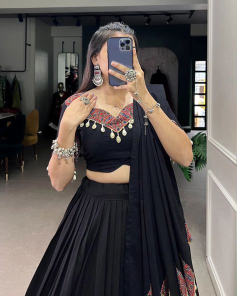 Rate : 2750 #apex__outfit Classic Navratri Style: Pure Cotton Chaniya Choli with Printed Design and Cowrie Lace 🖤 Lehenga (Stitched) : Lehenga Fabric : Pure Cotton Lehenga Work : Plain With Printed And Cowrie (Kodi) Lace Touch Up Lehenga Waist : Support Up To 42 Lehenga Closer : Drawstring With Zip Stitching : Stitched With Canvas And Full Inner Length : 41 Flair : 6 Meter Inner : Micro Cotton Blouse (Stitched) : Blouse Fabric : Pure Cotton (Fully Stitched) Blouse Work : Plain With Printe... Garba Choli, Cotton Chaniya Choli, Plain Lehenga, Gamthi Work, Zip Stitching, Chaniya Choli Designs, Patola Print, Navratri Garba, Navratri Collection