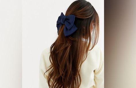 Moños, la nueva tendencia: cinco modelos ideales para todo tipo de peinado - La 100 Bow Hair Clip, Long Brown Hair, Bow Hair, Hair Clip, Brown Hair, Her Hair, Long Hair, Hairstyles, Satin