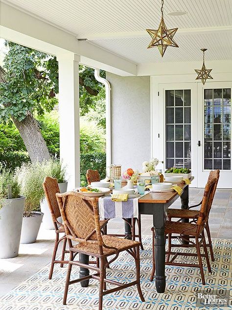 Enjoy every minute of sunshine by dining outside. Porch Dining, Front Porch Decorating Ideas, Veranda Design, Front Porch Furniture, Porch Design Ideas, Shabby Chic Design, Porch Decorating Ideas, Porch Furniture, Patio Flooring