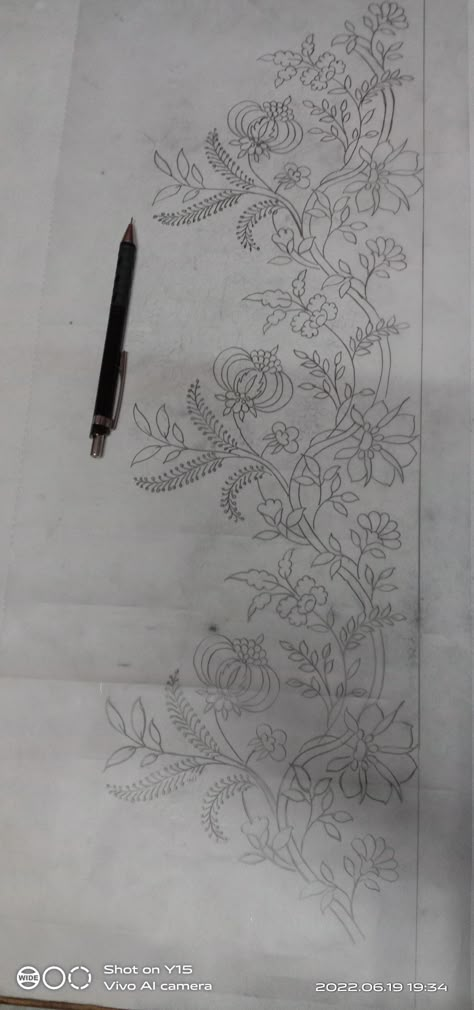 Neckline Khakha Designs, Floral Bunch Motif, Khaka Designs Embroidery Border, Border Khakha, Jalabya Design, Khakha Designs, Gazal Gupta, Realistic Flower Drawing, Motifs Perler