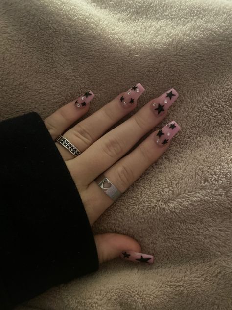 Y2k Nails Acrylic Short Black, Y2k Nails Short Pink, Sirius Black Nails, Black And Pink Star Nails, Pink Rockstar Nails, Pink And Black Star Nails, Pink Emo Nails, Pink N Black Nails, Nail Ideas Stars