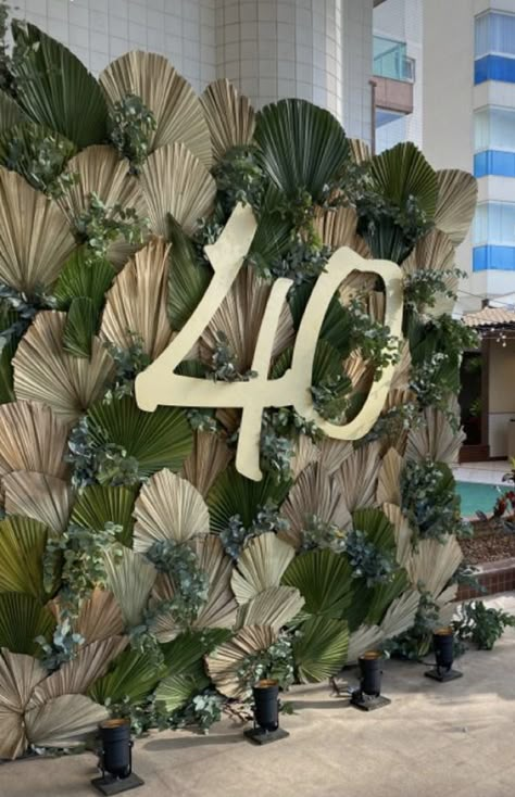 Dried Palm Backdrop Wall, Palm Photo Backdrop, Paper Palm Leaves Backdrop, Tropical Event Decor, Tropical Backdrop Ideas, Photobooth Design Ideas, Events Decoration Ideas, Palm Leaf Backdrop, Palm Backdrop