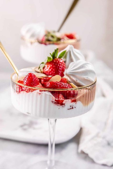 Eton Mess Recipe, Whipped Cream Strawberry, Strawberry Curd, Homemade Marshmallow Fluff, Ice Creamery, Desserts In A Glass, Berry Recipes, California Almonds, British Desserts