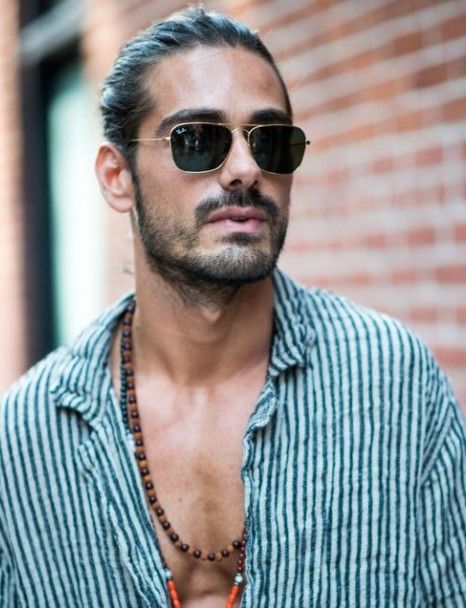 Ray-Ban Caravan. Ray Ban Caravan, Surf Style Men, Glasses Model, Austin Style, Mens Fasion, Model Sunglasses, New York Fashion Week Street Style, Model Street Style, Outfits Streetwear