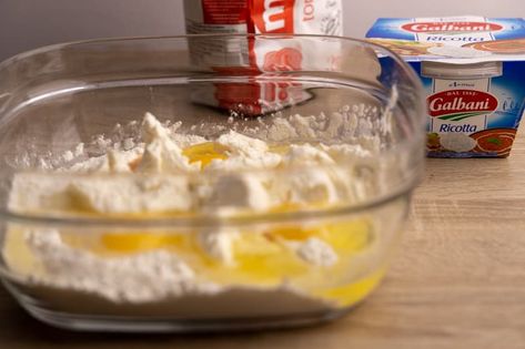 How Long Does Ricotta Cheese Last and How To Store It? - Can It Go Bad? Ricotta Pancakes, Pancake Batter, How To Store, Ricotta Cheese, Kefir, Cottage Cheese, Food Containers, Shelf Life, Ricotta