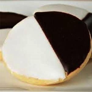 White And Black Cookies, Black And White Cookies Recipe Easy, Black And White Cookies New York Recipe, Black White Cookies Recipe, Black And White Cookies Recipe, Black And White Christmas Cookies, Publix Cookie Recipe, White Cookies, Eclipse Cookies