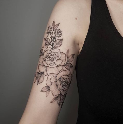 Tattoo Flower Rose, Floral Arm Tattoo, Around Arm Tattoo, Rose Tattoos For Women, Black And White Roses, Bicep Tattoo, Stylist Tattoos, Flower Rose, Wroclaw