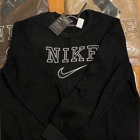 NIKE VINTAGE BLACK SWEATSHIRT XL Nike Crewnecks, Nike Vintage Sweatshirt, Old Nike, Black Nike Sweatshirt, Sweatshirts Aesthetic, Fire Hoodie, Nike Jumper, Nike Crew Neck, Black And White Nikes