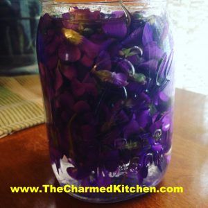 Charmed Kitchen, Violet Liqueur, Alcohol Infusion, Cooking Herbs, Dandelion Jelly, Simple Syrup Recipes, Liqueurs Recipes, Vodka Recipes, Herbal Recipes