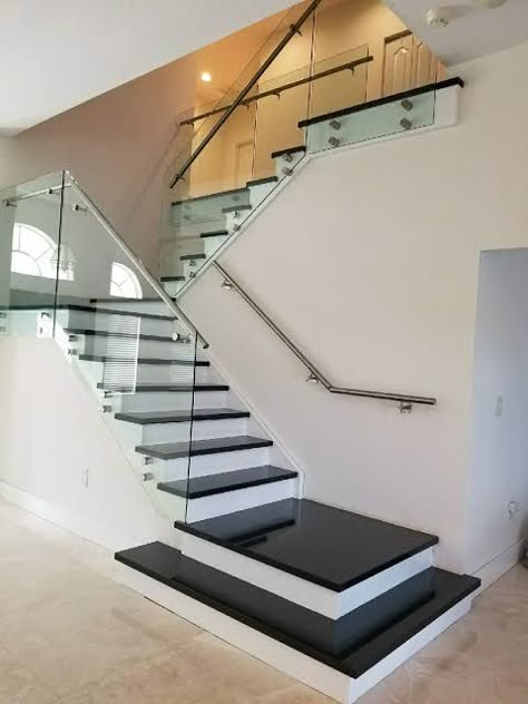 Awesome Granite Staircase Designs - Engineering Discoveries Black Granite Stairs Design Modern, Stairs Granite Design, Black Granite Stairs, Granite Stairs, درابزين السلم, Reka Bentuk Bilik Tidur, درج السلم, Glass Railings, Staircase Design Modern