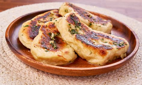 A simple appetizer that will dress up any meal. Herb Flatbread, Mary's Kitchen, Mary Berg, Simple Appetizer, Kecap Manis, Cheese Puffs, Fry Bread, Mary Berry, Herb Butter