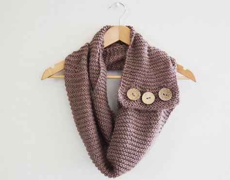 20 Chic + Cozy DIY Scarves | Brit + Co. "5. No-Sew Infinity Button Scarf: This is listed as no sew because it shows you how to use a toothpick instead of a needle to add a couple cute buttons. So fun! (via PS Heart)" Scarf With Buttons, Recycled Sweaters, Perfect Sweater, Diy Scarf, Recycled Clothing, Denim Ideas, Diy Buttons, Creation Couture, Diy Sewing Projects