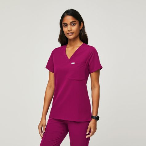 Shop the Catarina One-Pocket Scrub Top from FIGS! Flattering V-neck and slim (but not too slim) fit. You deserve awesome scrubs. Green Scrubs, Pink Scrubs, Black Scrubs, Dark Magenta, Medical Outfit, Blue Scrubs, Scrub Sets, Model Fits, Scrub Pants