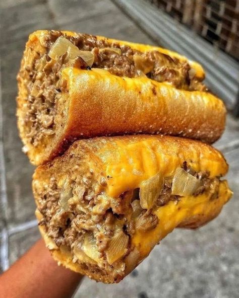 Easy Recipes Dinner Recipe Ground Beef, Cheesesteak Sloppy Joes, Recipe Ground Beef, Philly Cheesesteak Sloppy Joes, Philly Cheese Steak Recipe, Classic Sandwich, 30 Minute Dinners, Philly Cheesesteak, Sloppy Joe