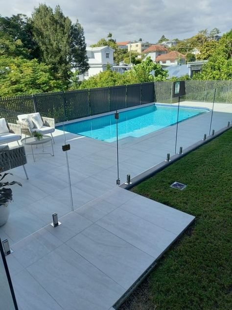 Pool Designs Backyard, House Backyard Pool, Modern Pool And Spa, Swimming Pool Design Ideas, Mini Swimming Pool, Swimming Pool Ideas, Glass Pool Fencing, Pools For Small Yards, Pool Design Ideas