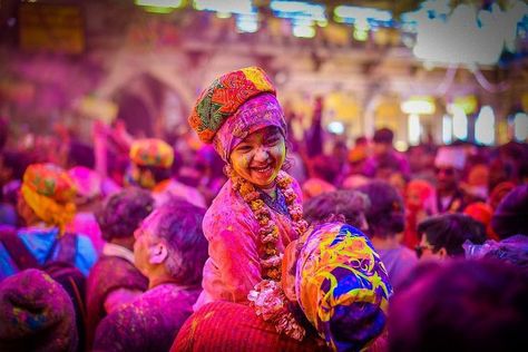 Mathura Holi, Holi Festival India, Happy Holi Video, Holi Wishes Images, Holi Hai, Happy Holi Photo, Mathura Vrindavan, Holi Photo, Boys Pic