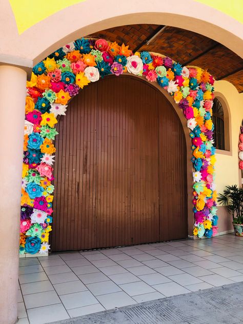 Fest Decoration Ideas College, College Fest Decoration Ideas, Fest Decor, Mexican Wedding Decorations, College Fest, Decoration Class, Dia De Los Muertos Decorations Ideas, Photo Booth Design, Spanish Christmas