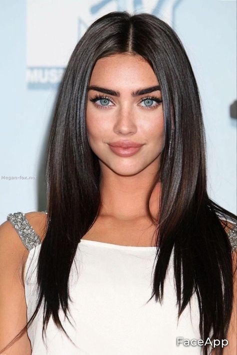 Megan Fox is literally PERFECT it's so hard for me to edit someone who meets all my standards, there's no way to make her more precious for my taste 😝 Megan Fox Look Alike, My Standards, Megan Fox, Look Alike, No Way, New Hair, Balayage, Fox, Hairstyles