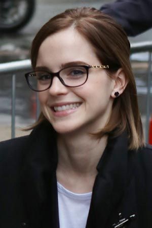 Emma Watson College, How To Wear Makeup, Cute Work Outfits, Walking Down The Street, Fashion And Beauty Tips, Gorgeous Clothes, Wearing Glasses, Girls With Glasses, Summer Outfit Inspiration