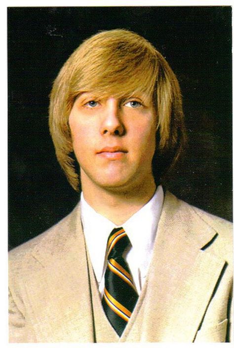 These Cool Pics Prove That Men's Hairstyles From the 1970s Were So Romantic ~ Vintage Everyday 1960s Mens Hair, 1970s Mens Hair, 1970s Mens Hairstyles, 1960s Mens Hairstyles, 70s Men Hairstyles, 1970's Hairstyles, 70 Hairstyles 1970s, 70s Hair Men, 70s Hairstyles Men