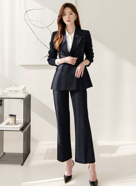 Mafia Queen, A Business Woman, Elegant Fashion Outfits, Woman Suit, Job Interviews, Business Outfits Women, Woman Suit Fashion, Classy Work Outfits, Classy Casual Outfits