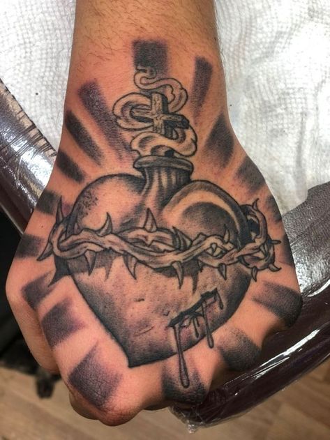 Ak47 Tattoo, Traditional Heart Tattoos, Tattoo Name Fonts, Hard Tattoos, Half Sleeve Tattoos Drawings, Knuckle Tattoos, Money Tattoo, Pretty Hand Tattoos, Forarm Tattoos