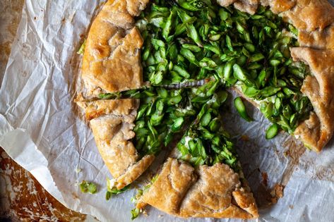 spring asparagus galette – smitten kitchen Asparagus Galette, Smitten Kitchen Recipes, Spring Dinners, Nyc Kitchen, Witch Kitchen, Kale Chips Baked, Savory Tarts, Dinner Club, Savory Tart