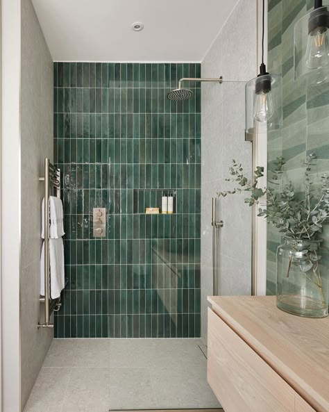 Large Tile Shower Ideas, Bright Bathroom Design, Bathroom Small Space, Adu Bathroom, Green Shower Tile, Bathroom Moodboard, Dark Green Bathrooms, Green Tile Bathroom, Small Bathroom With Shower