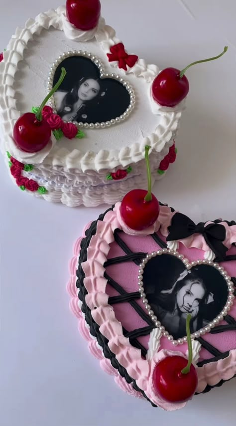 From @cutecreepycrapshop on ig Mother Day Cakes, Cakes 18th Birthday, Wedding Cakes Summer, Lana Del Rey Cake, Most Beautiful Cakes, Gothic Birthday Cakes, Cake Boxes Diy, Cakes Pretty, Cakes Beautiful