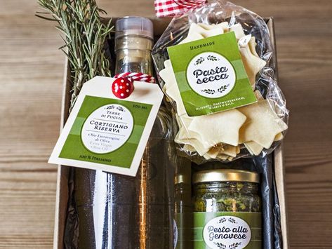 18 Gifts For Foodies And Anyone Else Who Loves Food - Society19 Christmas Food Gift Baskets, Italian Boyfriend, Italian Gift Baskets, Diy Christmas Gift Baskets, Coffee Lover Gifts Basket, Pasta Gifts, Christmas Diy Food, Cookie Gift Baskets, Easy Homemade Christmas Gifts