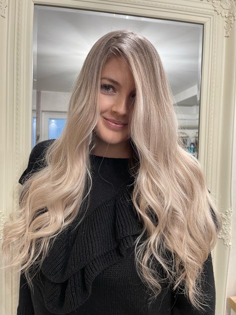 Ash Balayage, Balayage Haircolor, Light Ash Blonde, Face Framing Layers, Light Hair Color, Balayage Hair Blonde, Baddie Makeup, Balayage Highlights, Blonde Ombre