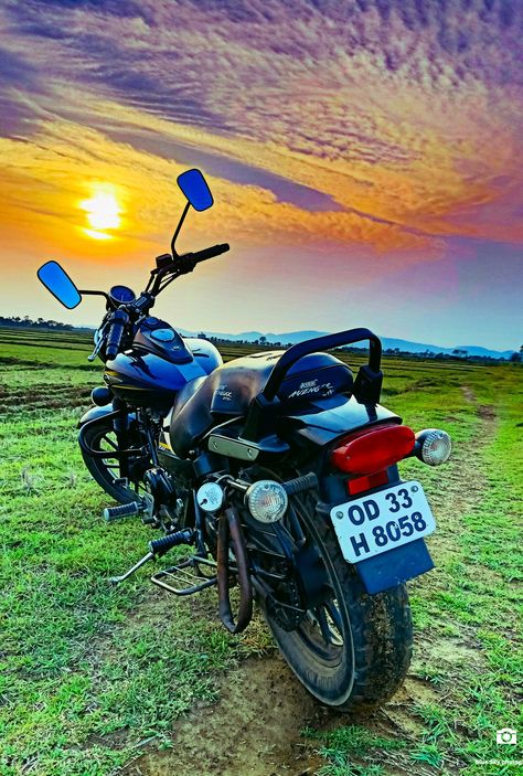 Avenger Bike, Hussain Wallpaper, Bajaj Avenger, Ya Hussain Wallpaper, Bike Wallpaper, Nature Family, Ya Hussain, Avengers, Bike