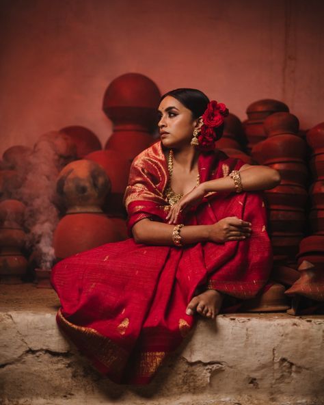 Culture Photoshoot, Photoshoot Saree, Saree Shoot, Bengali Culture, Jewellery Shoot, Creative Shoot, Creative Fashion Photography, Studio Photography Poses, Art Photography Portrait