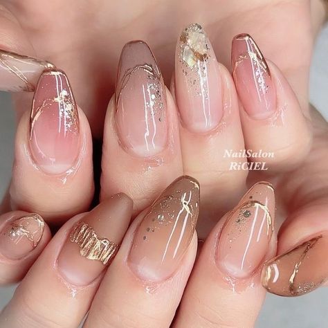 Nailart Simple Elegant, Nail Art Simple Elegant Natural, Nails Almond Valentines, Nail Art Aesthetic Pastel, Nail Art Simple Elegant Classy, Kuku Wedding, Almond Valentines Nails, Valentines Nails Almond, Nail Art Simple Elegant