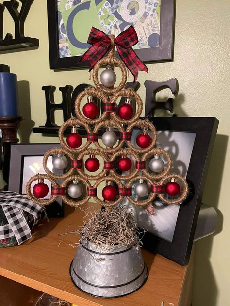 Shower Ring Christmas Tree, Dollar Tree Shower Curtain Ring Crafts, Curtain Ring Crafts, Shelf Christmas Tree, Curtain Rings Crafts, Branch Christmas Tree, Christmas Tree Alternatives, Christmas Card Tree, Wine Cork Christmas Tree