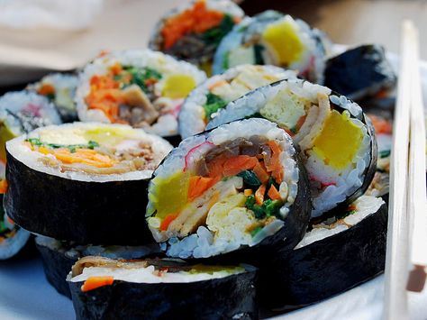 Kimbap is the the country's version of Japanese sushi. It is normally packed with spinach, pickled radish, fish cakes, and sliced omelette. Chicken Bulgogi, South Korean Food, Food Quiz, Korean Chicken, Pickled Radishes, Asian Street Food, Korean Street Food, Korean Dishes, Best Street Food